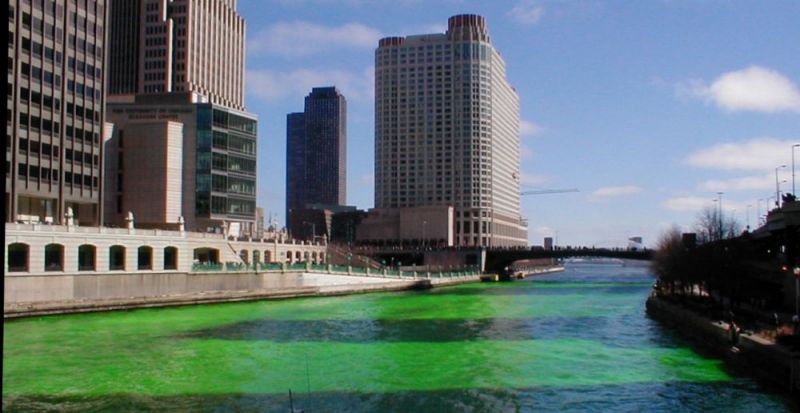 File:2002-03-16@17-01-43 Green Chicago River.jpg