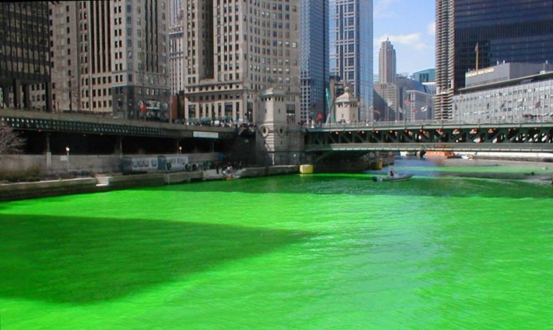 File:2002-03-16@17-20-31 Green Chicago River.jpg